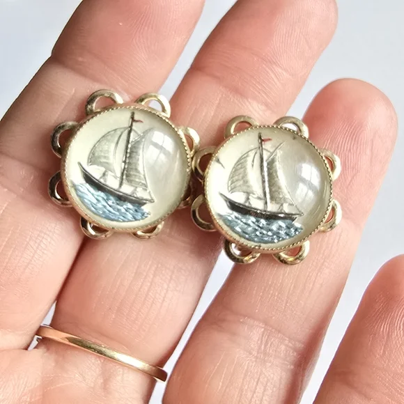 Vintage sail boat earrings screwback reverse carved painted bubble sailboat - Picture 4 of 13